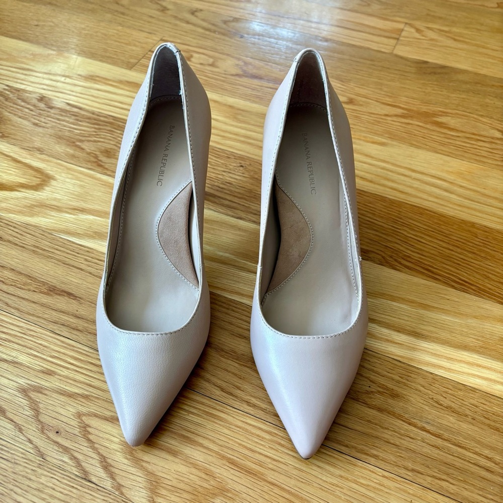 Banana Republic Cream Colored Women's High Heels size 7 - Picture 2 of 6